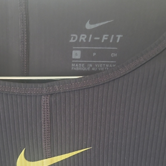 Nike Black Fitted Long Sleeve Cropped Tee - Picture 2 of 5